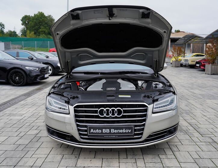 Audi A8 9