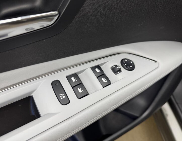 Peugeot 3008 SUV / Terénní 1,2 l 96 kw