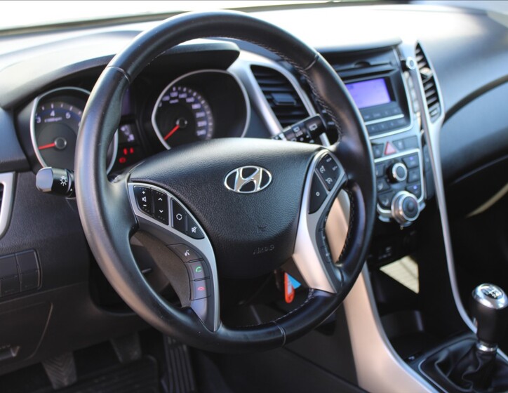 Hyundai i30 25