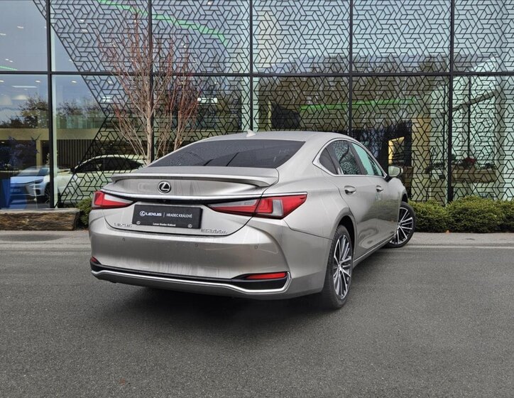 Lexus ES 300h 5