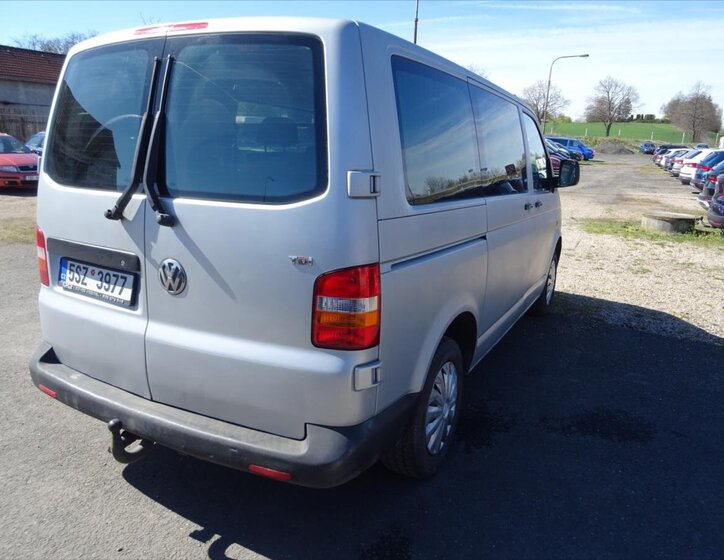 Volkswagen Caravelle MPV 2,5 l 96 kw