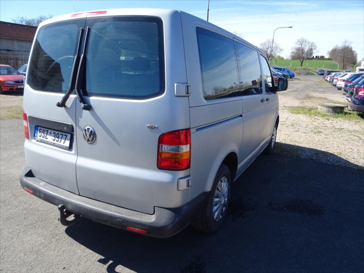 Volkswagen Caravelle MPV 2,5 l 96 kw
