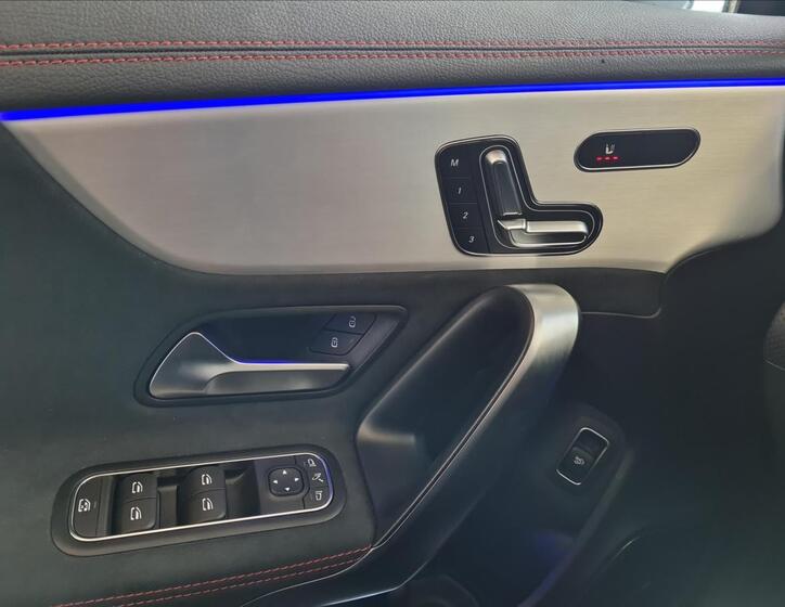 Mercedes-Benz CLA 12