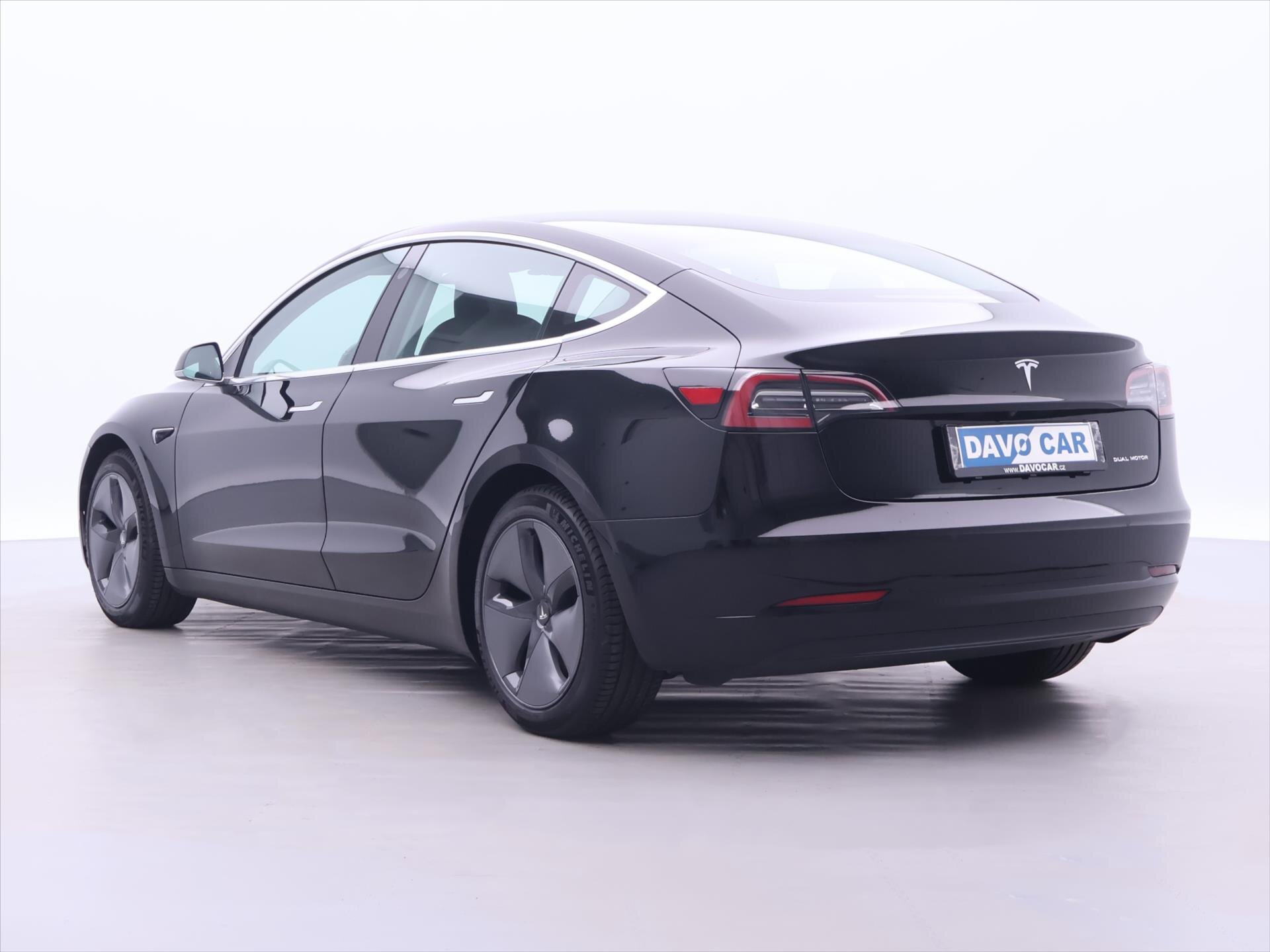 Tesla Model 3 Sedan / Limuzína 0,0 340 kw