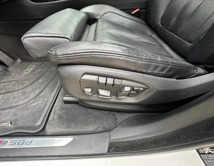 BMW X5 Kombi 3,0 l 280 kw