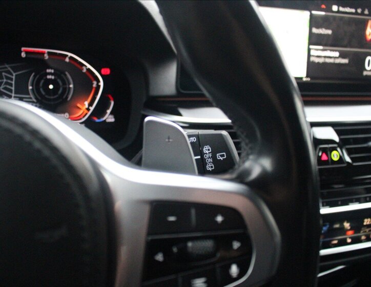 BMW Řada 5 Kombi 3,0 l 210 kw