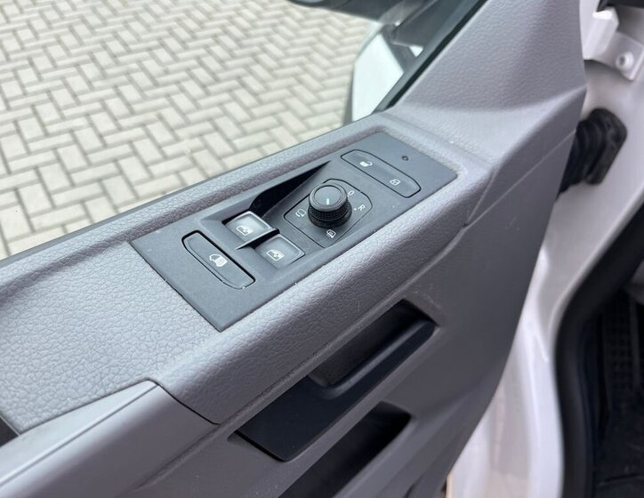 Volkswagen Transporter 12