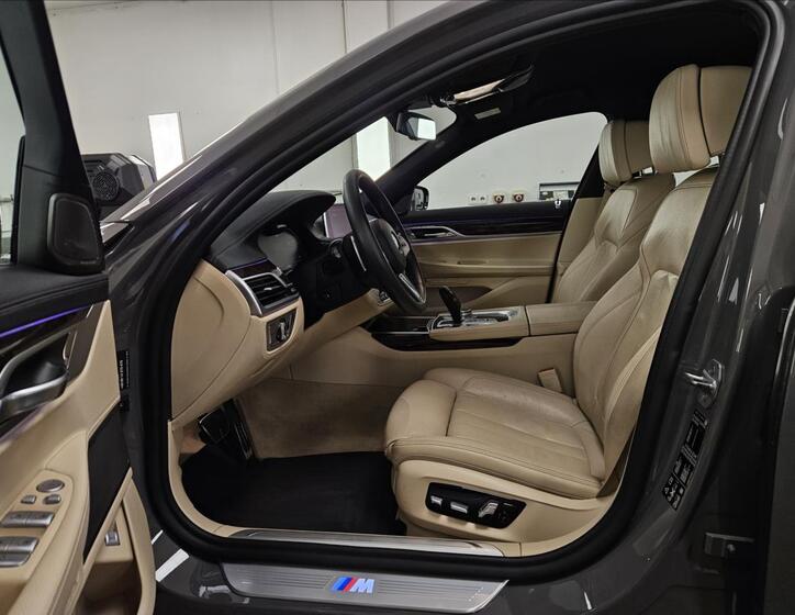 BMW Řada 7 9