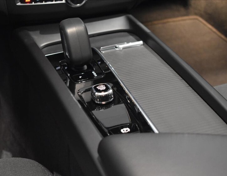 Volvo XC60 SUV / Terénní 2,0 l 145 kw