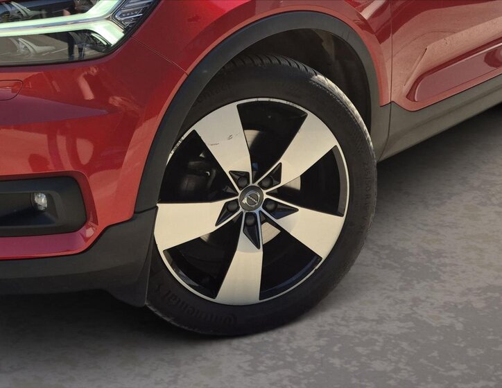 Volvo XC40 SUV / Terénní 2,0 l 145 kw