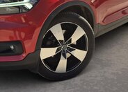 Volvo XC40 SUV / Terénní 2,0 l 145 kw