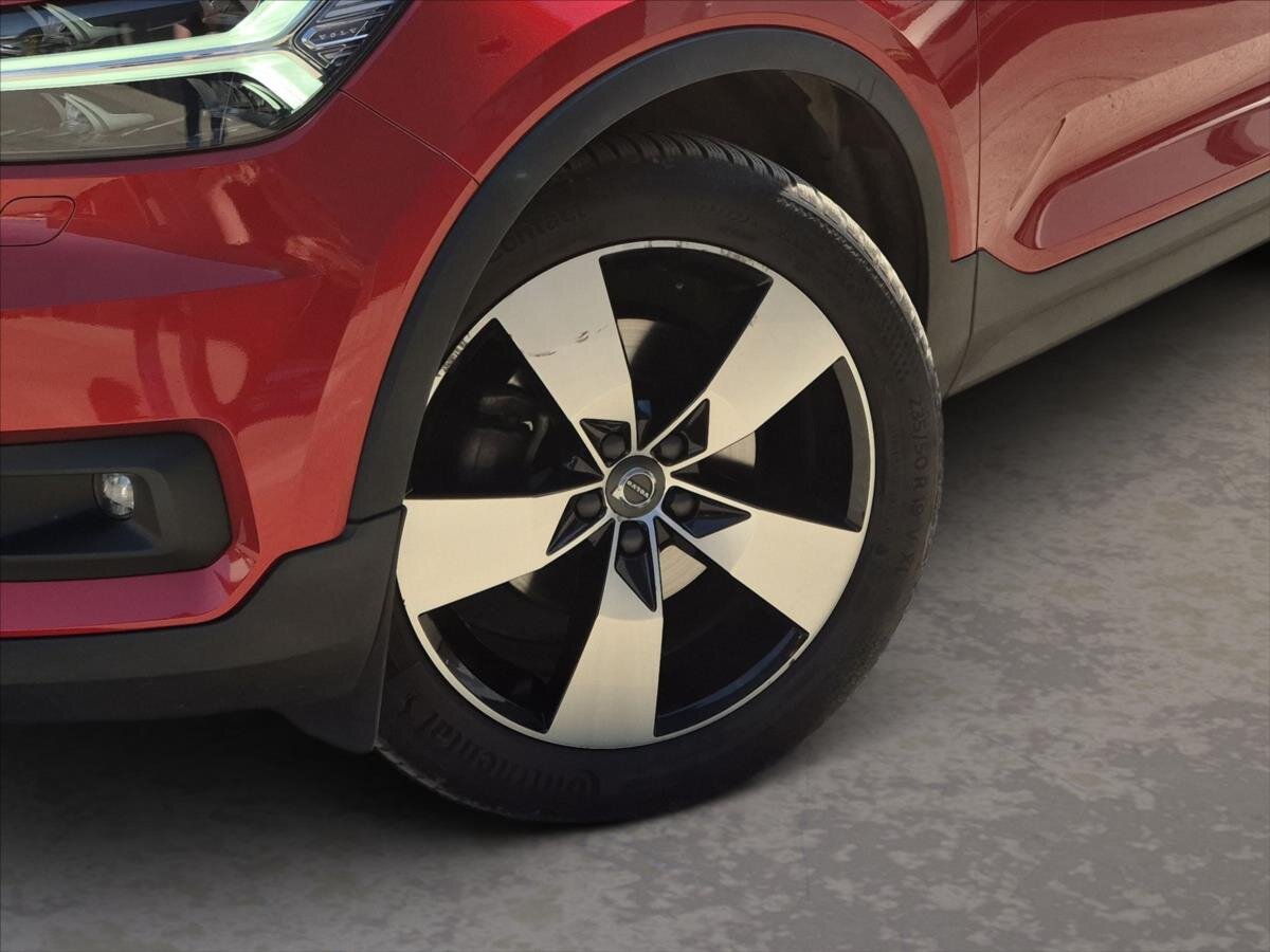 Volvo XC40 SUV / Terénní 2,0 l 145 kw
