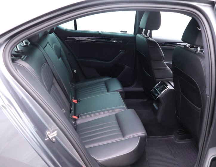 Škoda Superb Sedan / Limuzína 2,0 l 147 kw