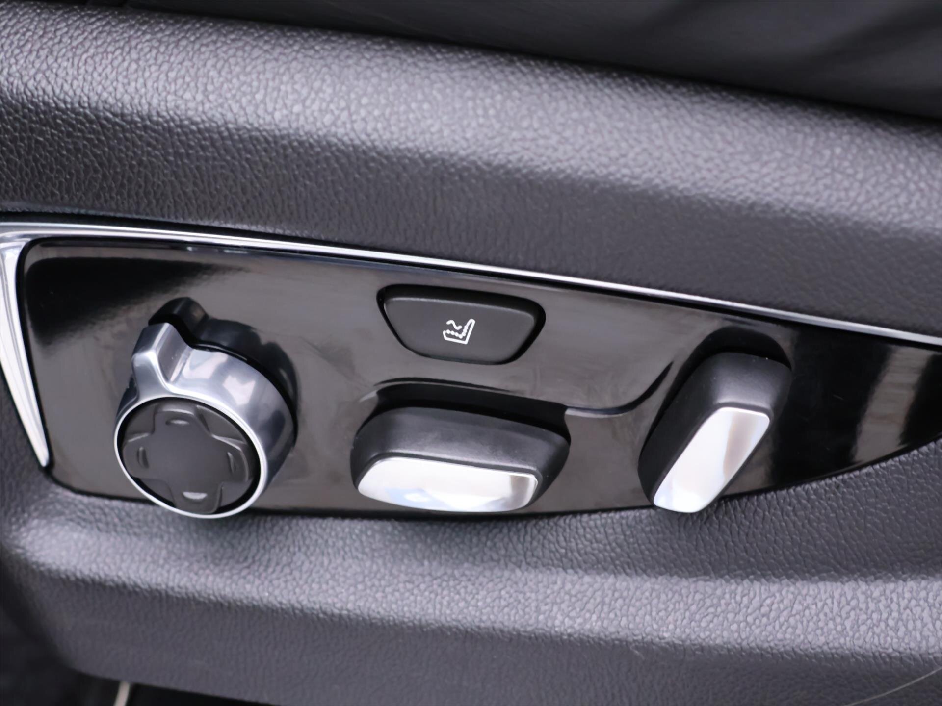 Cadillac Escalade SUV 6,2 l 313 kw