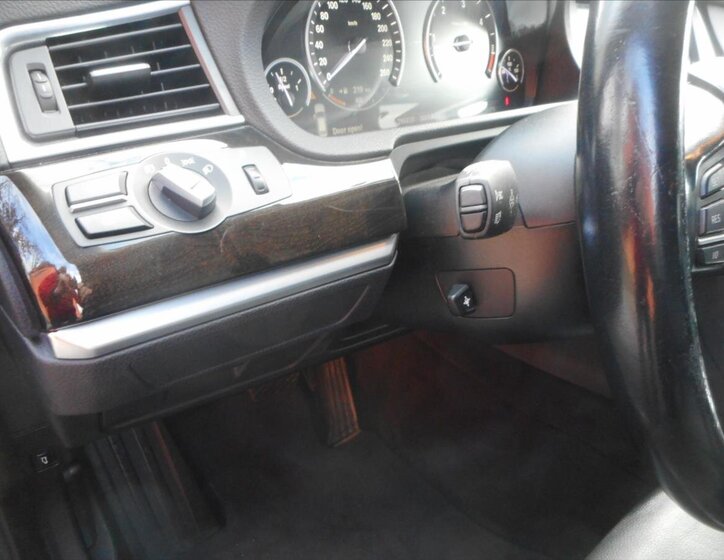 BMW Řada 5 Sedan 3,0 l 220 kw