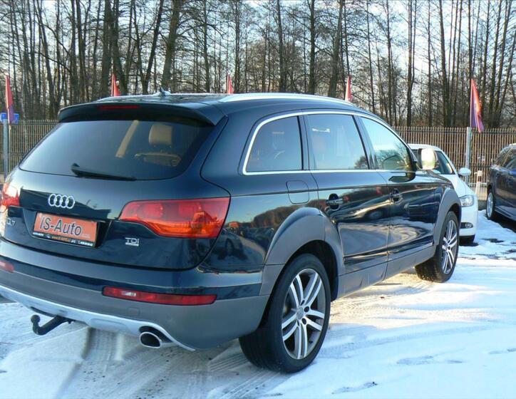 Audi Q7 6
