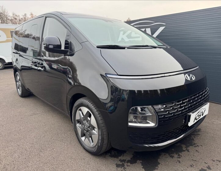 Hyundai Staria 4