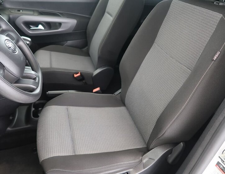 Toyota ProAce Kombi 1,5 l 96 kw