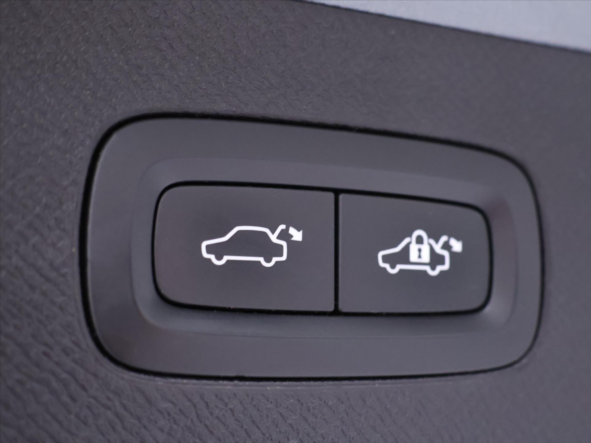 Volvo XC90 SUV / Terénní 2,0 l 173 kw