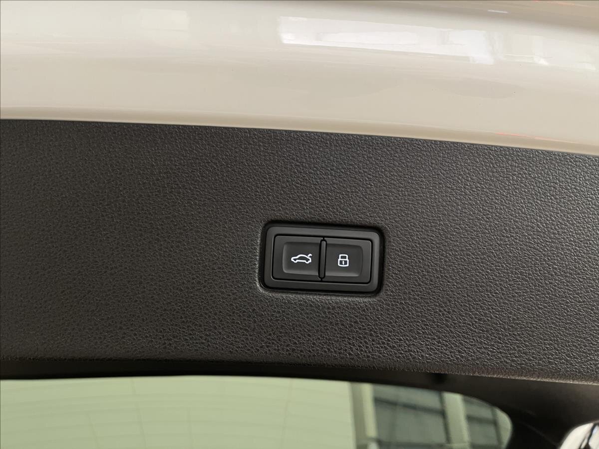 Audi Q8 SUV / Terénní 3,0 l 210 kw