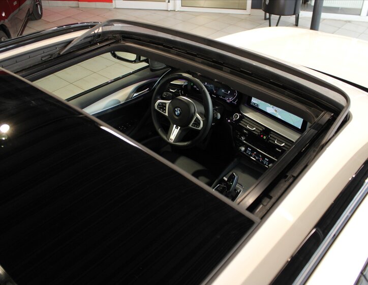 BMW Řada 5 Kombi 3,0 l 210 kw