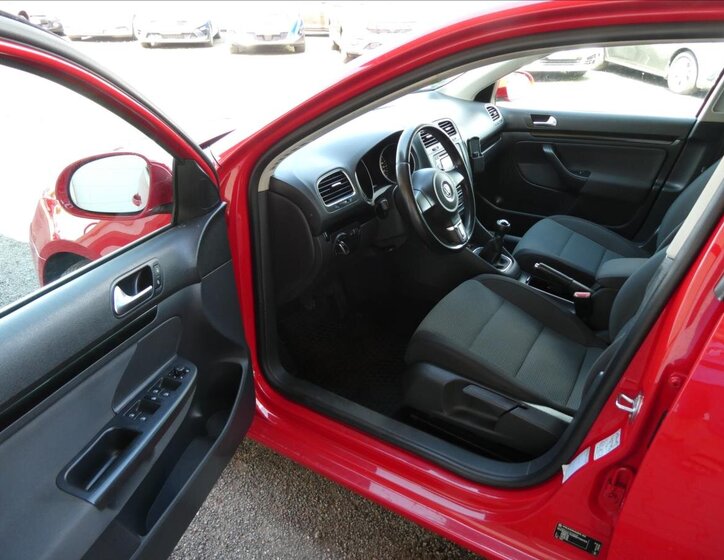 Volkswagen Golf Kombi 1,6 l 77 kw