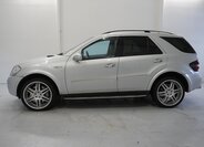 Mercedes-Benz Třídy M SUV 6,2 l 375 kw