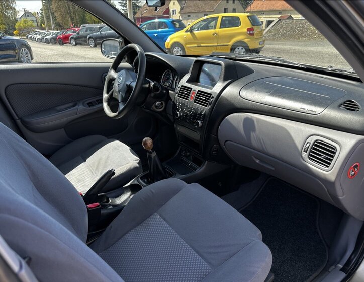 Nissan Almera Hatchback 1,5 l 72 kw