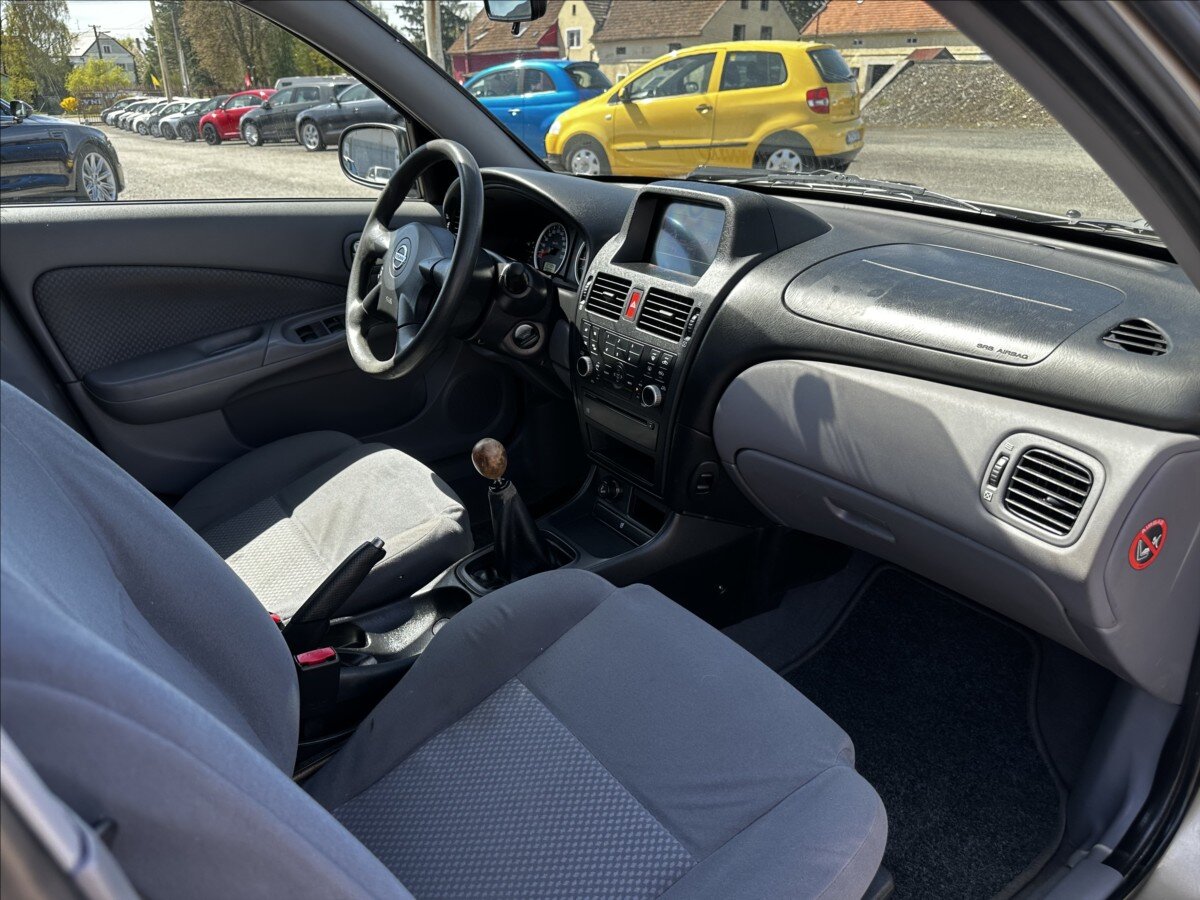 Nissan Almera Hatchback 1,5 l 72 kw