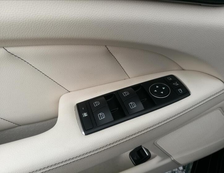 Mercedes-Benz CLS 12