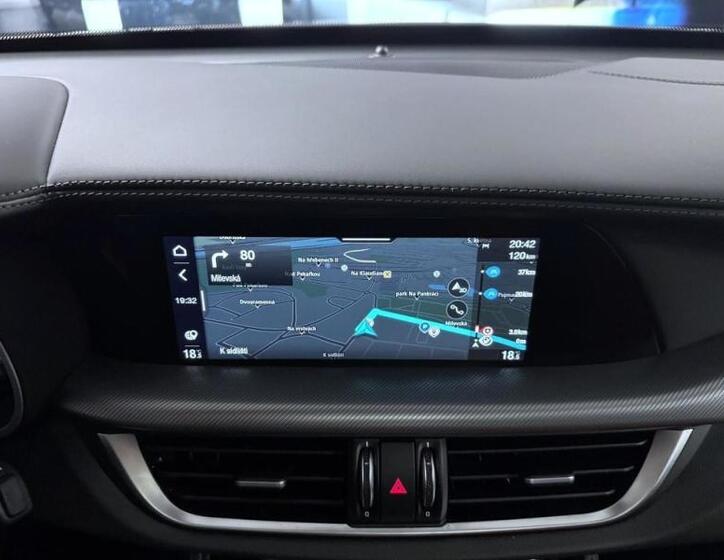 Alfa Romeo Stelvio 11