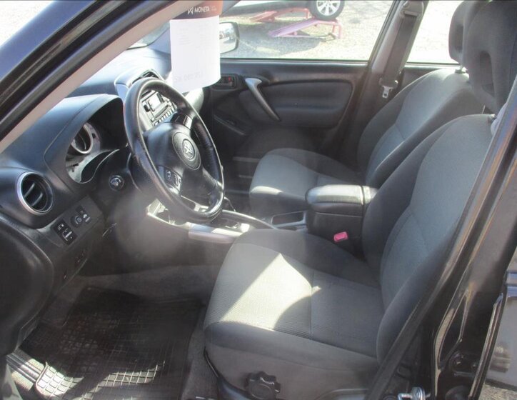 Toyota RAV4 SUV / Terénní 2,0 l 85 kw