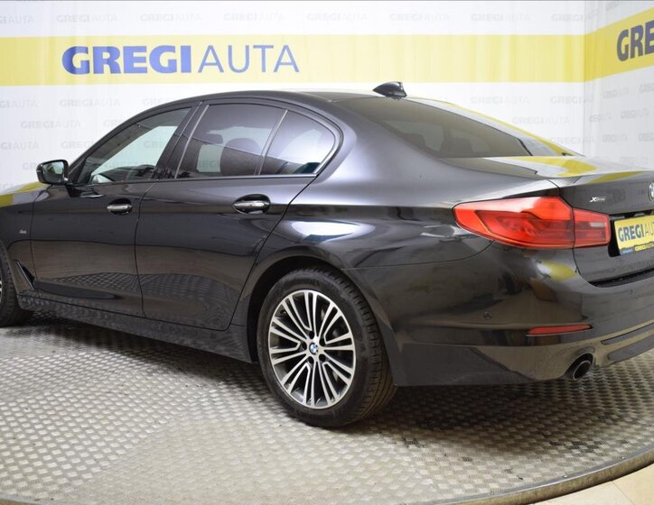 BMW Řada 5 Sedan / Limuzína 3,0 l 195 kw