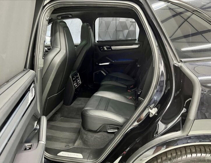 Porsche Cayenne SUV / Terénní 4,0 l 404 kw