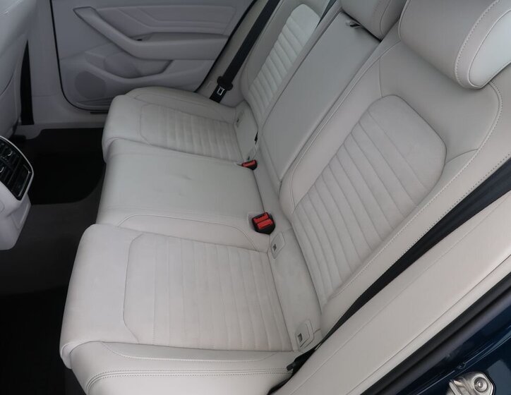 Volkswagen Passat 10