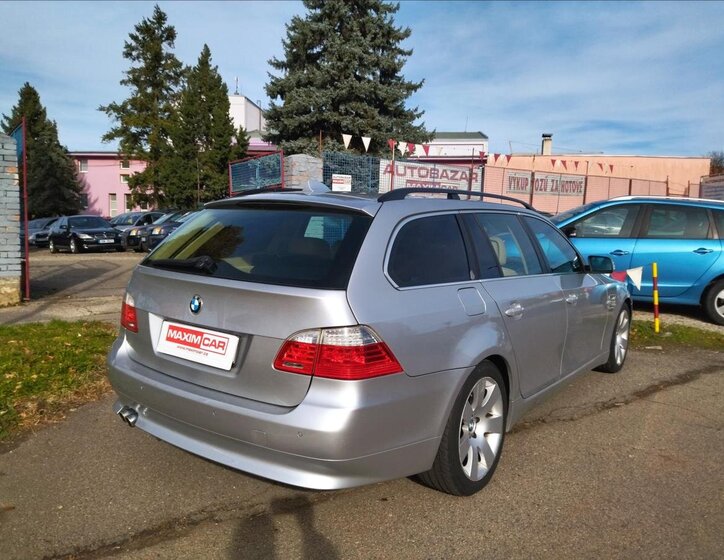 BMW Řada 5 Kombi 3,0 l 145 kw