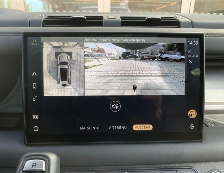 Land Rover Defender 57