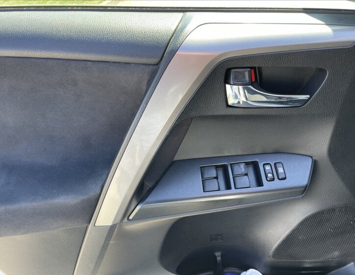 Toyota RAV4 SUV / Terénní 2,5 l 145 kw