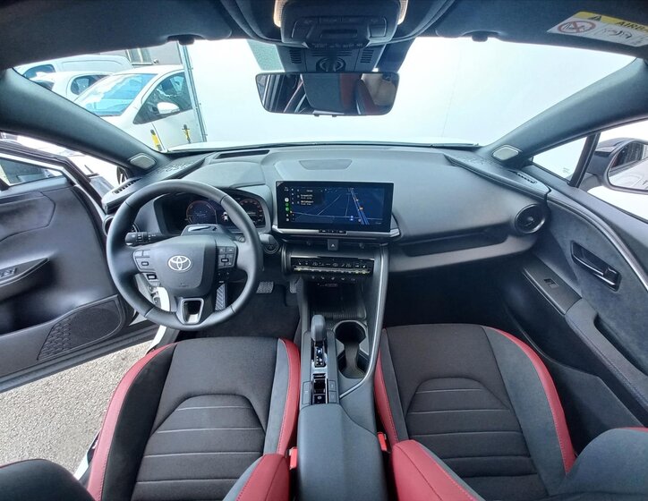 Toyota C-HR CUV / Crossover 2,0 l 112 kw