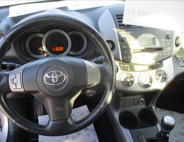Toyota RAV4 SUV / Terénní 2,2 l 100 kw