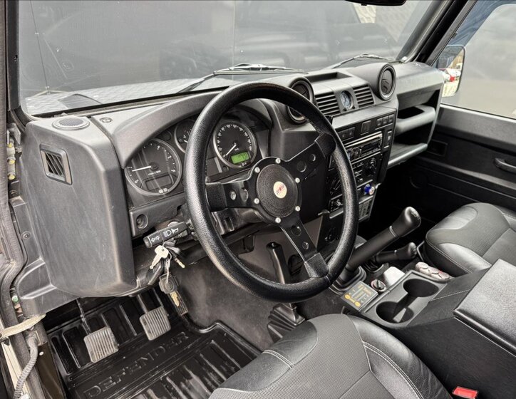 Land Rover Defender Skříň 2,2 l 90 kw