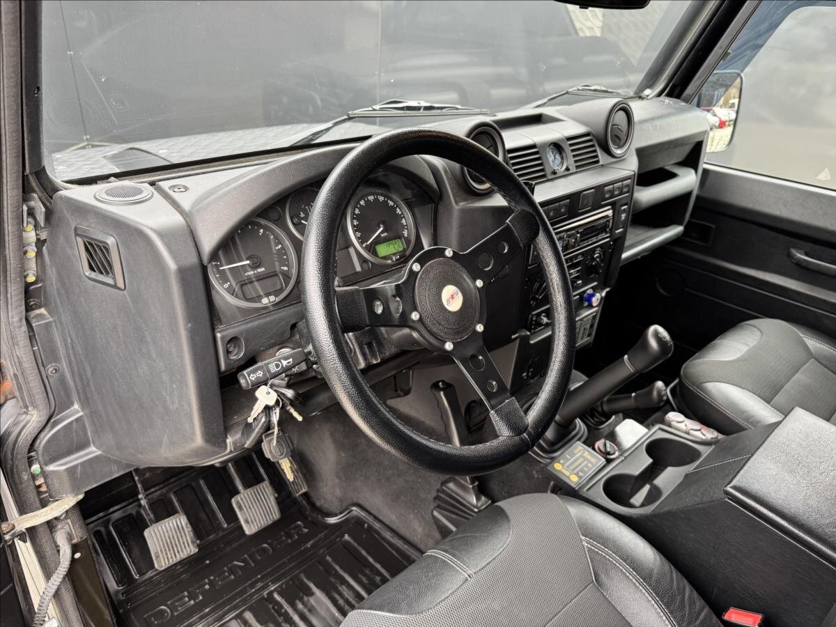 Land Rover Defender Skříň 2,2 l 90 kw