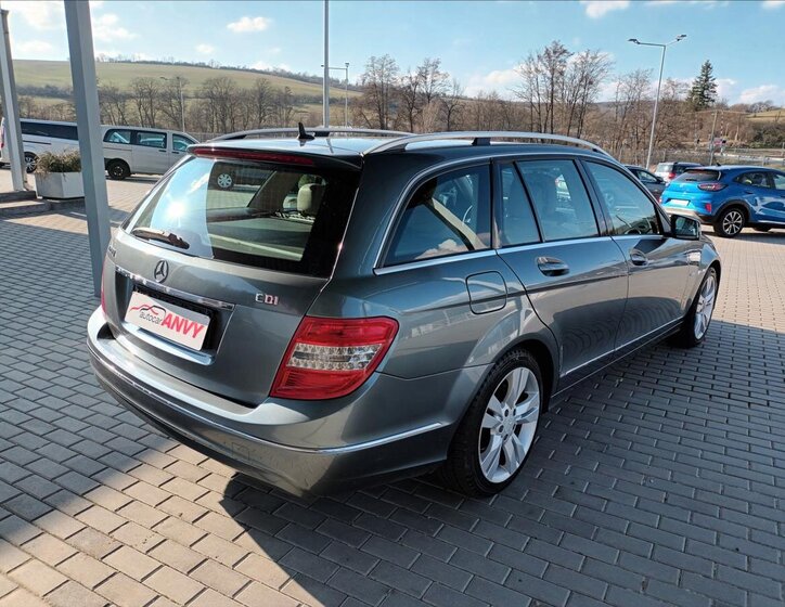 Mercedes-Benz Třídy C Kombi 2,1 l 100 kw