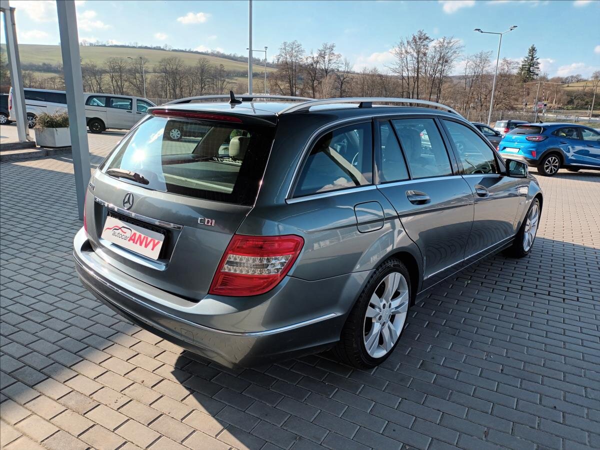 Mercedes-Benz Třídy C Kombi 2,1 l 100 kw