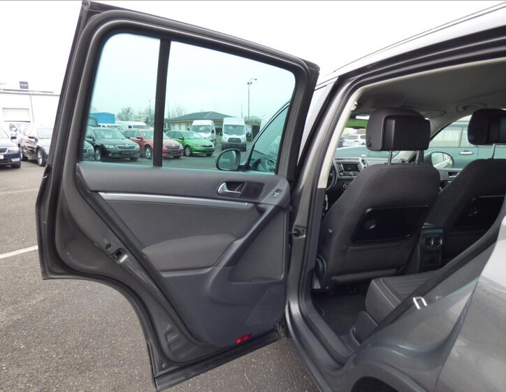 Volkswagen Tiguan 9