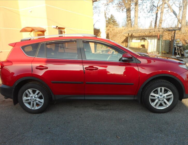 Toyota RAV4 SUV 2,0 l 111 kw