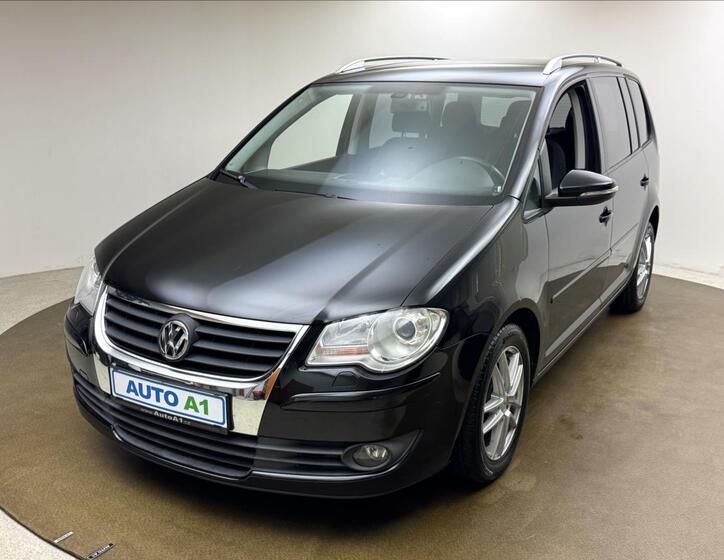 Volkswagen Touran 1