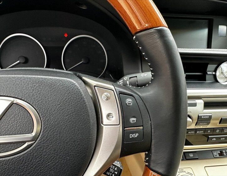 Lexus ES 300h Sedan / Limuzína 3,0 l 116 kw