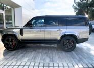 Land Rover Defender 3