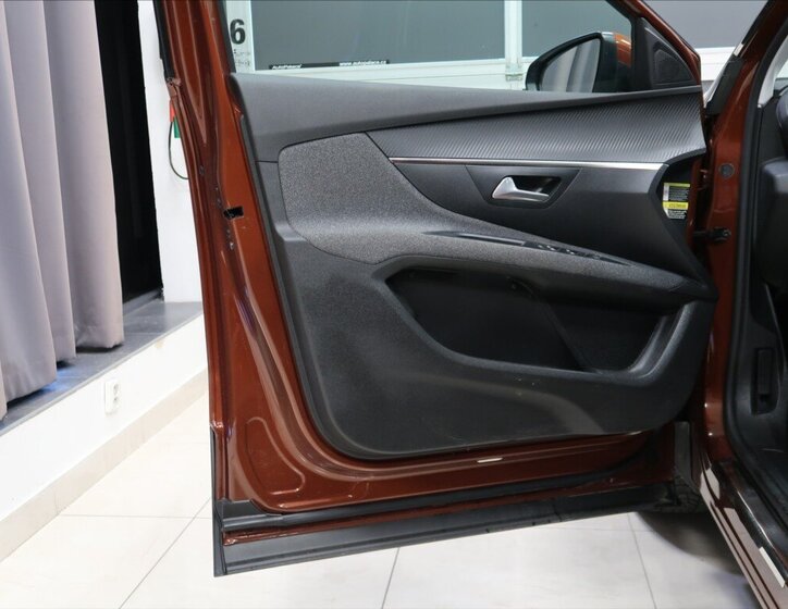 Peugeot 5008 MPV 1,5 l 96 kw